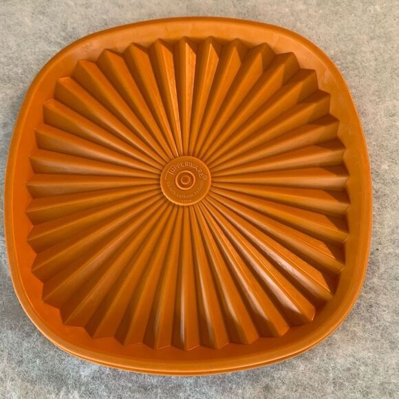 Tupperware Servalier 839-4 Orange Replacement Lid 7 3/8” Sunburst Square Lid Onl - Picture 1 of 3